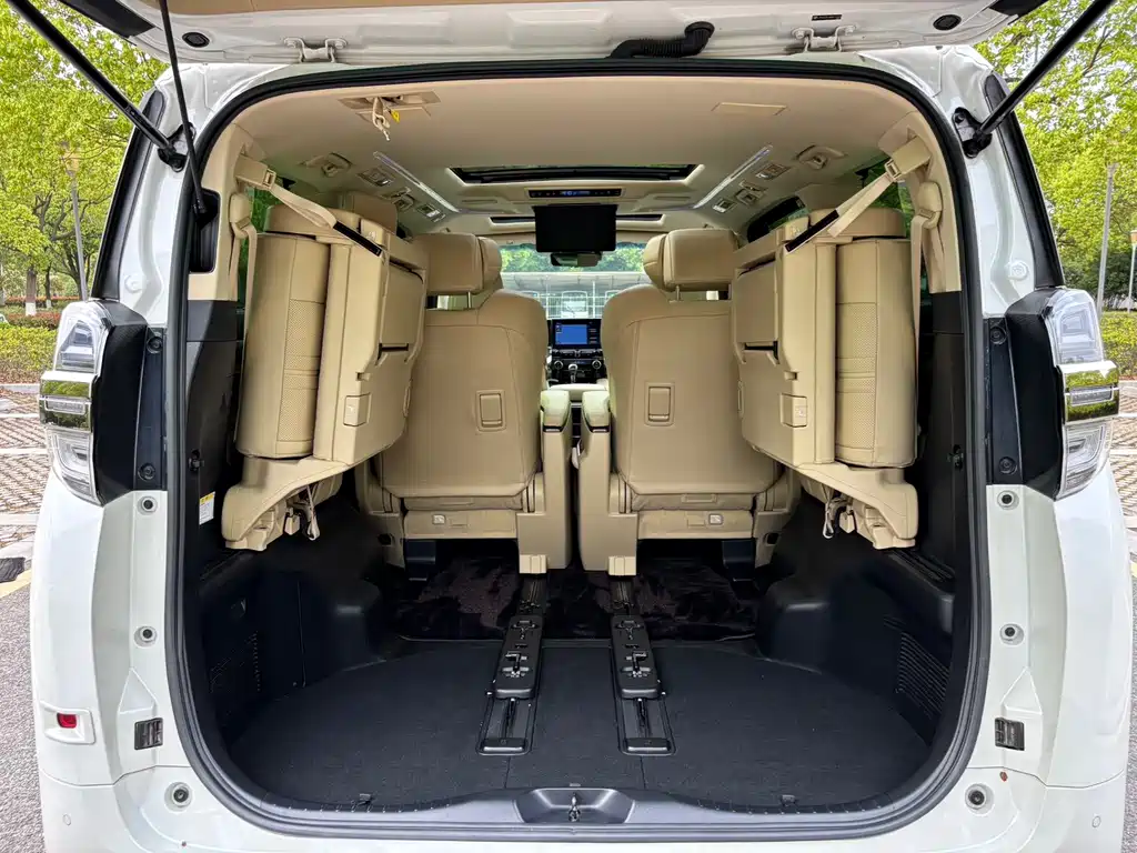 Toyota Vellfire 2023 — фото 24