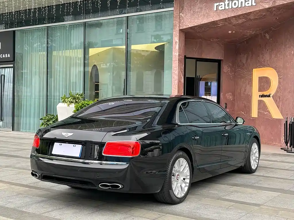 Bentley Flying Spur 2018 — фото 6