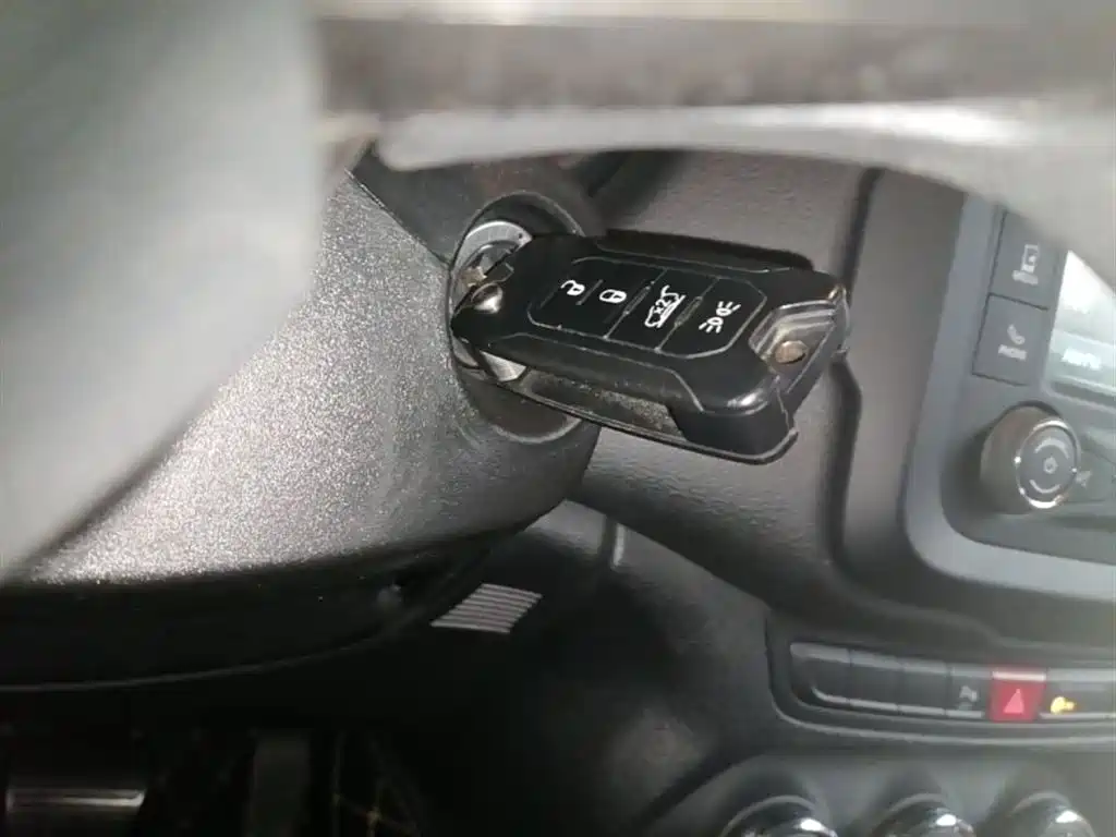 Jeep Renegade 2017 — фото 9