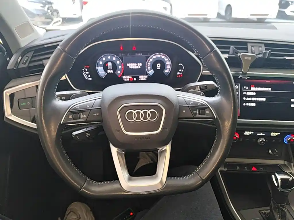 Audi Q3 2020 — фото 11