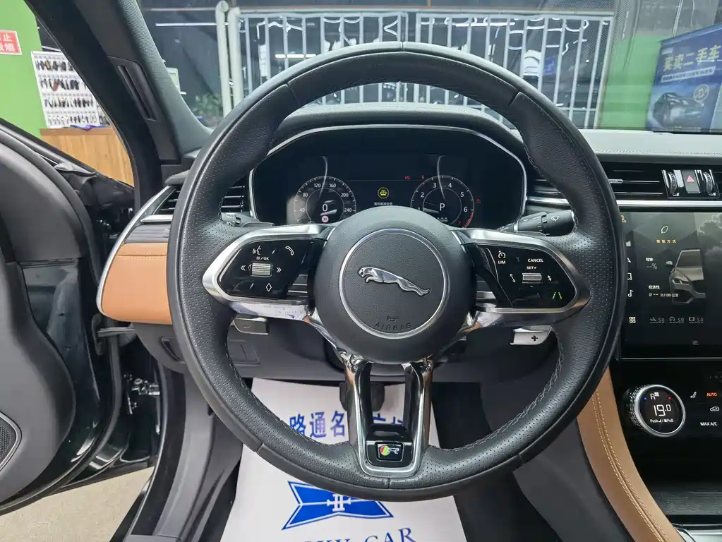 Jaguar XFL 2023 — фото 10