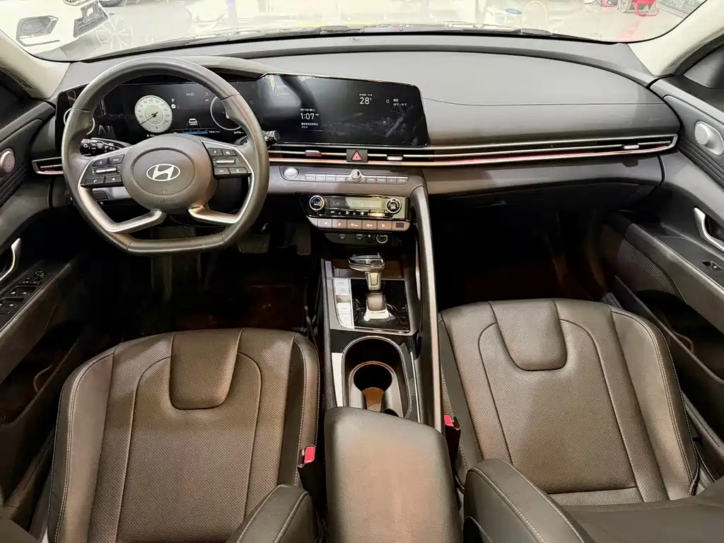 Hyundai Elantra 2023