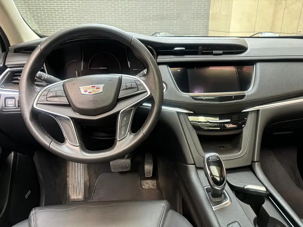 Cadillac XT5 2017 — фото 13