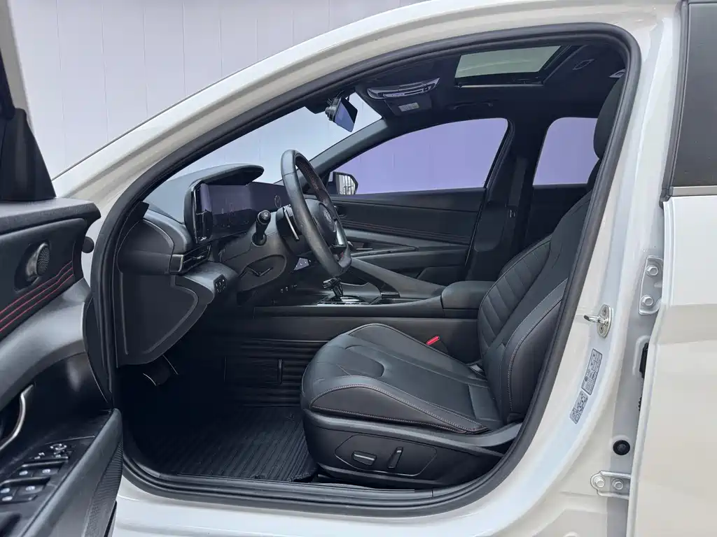 Hyundai Elantra 2022 — фото 10