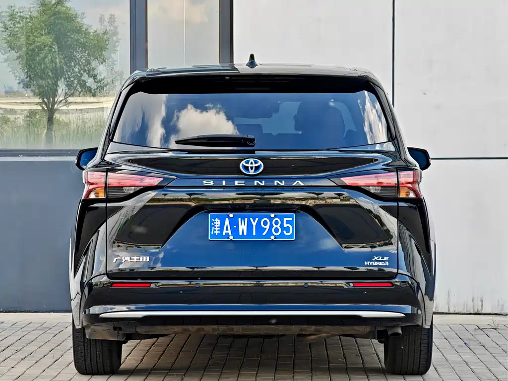 Toyota Sienna 2023 — фото 5
