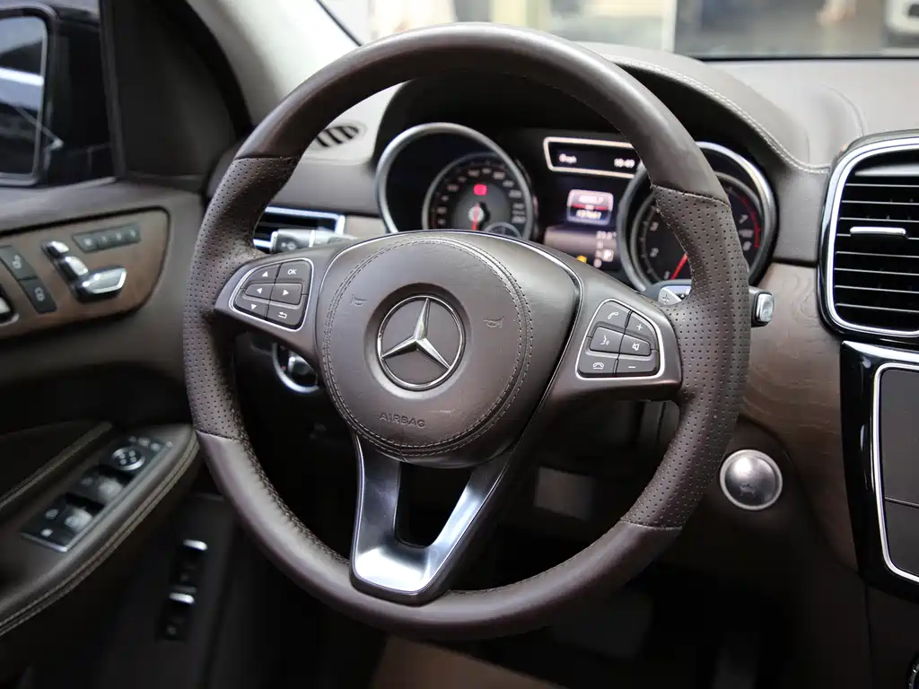 Mercedes-Benz GLS 2016 — фото 8