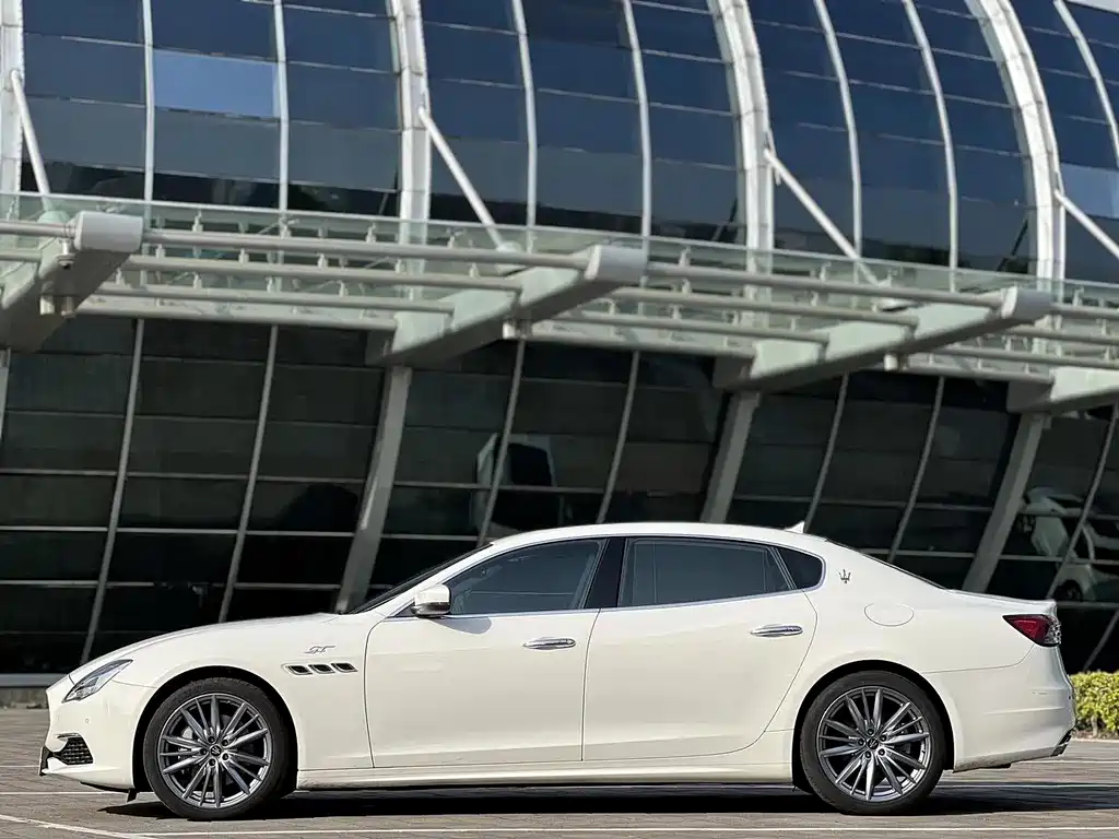Maserati Quattroporte 2022 — фото 11