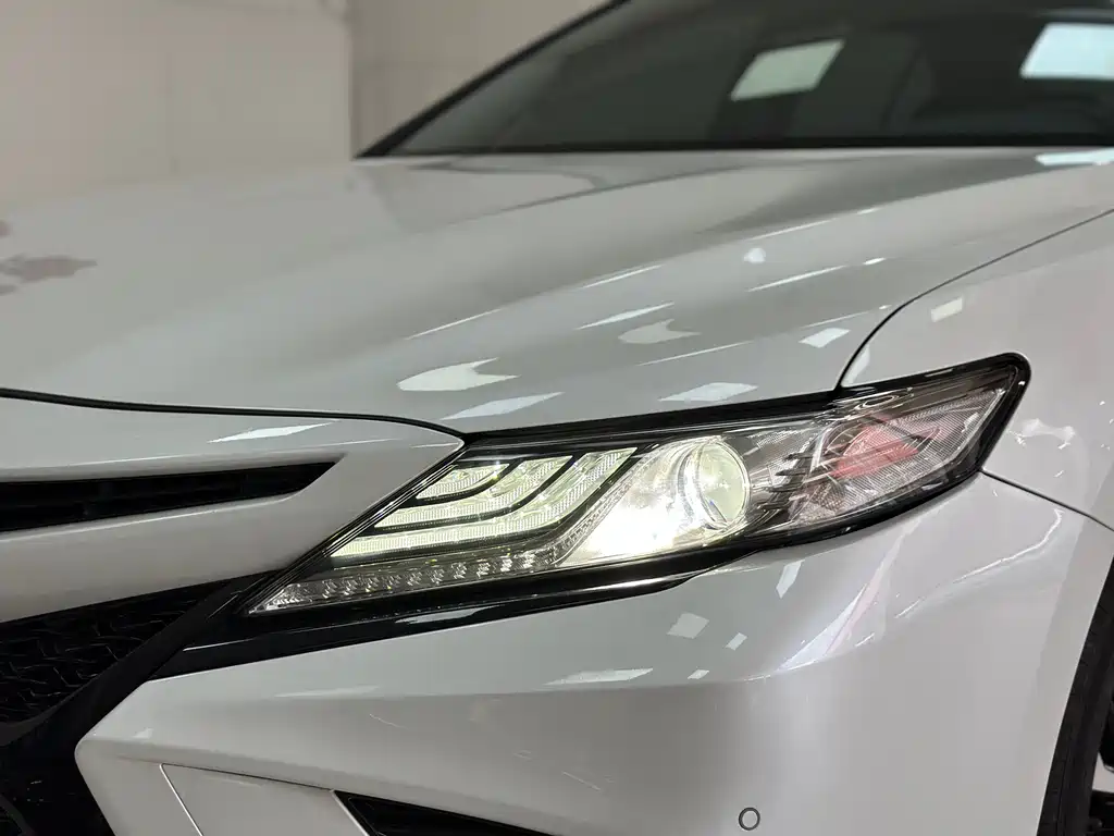 Toyota Camry 2020 — фото 4