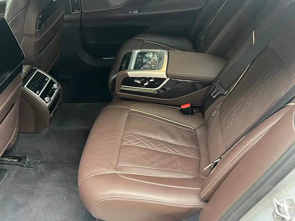 BMW 7 Series 2019 — фото 14