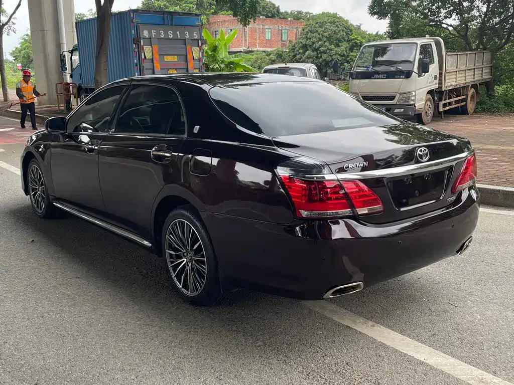 Toyota Crown 2013 — фото 10