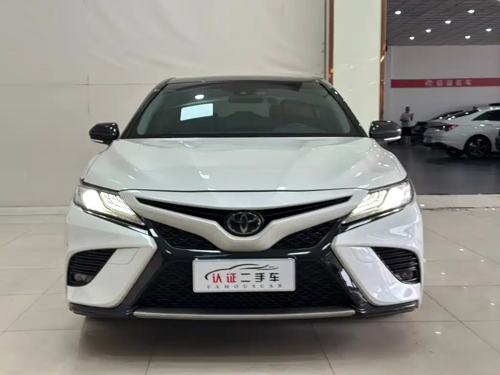 Toyota Camry 2020 — фото 2