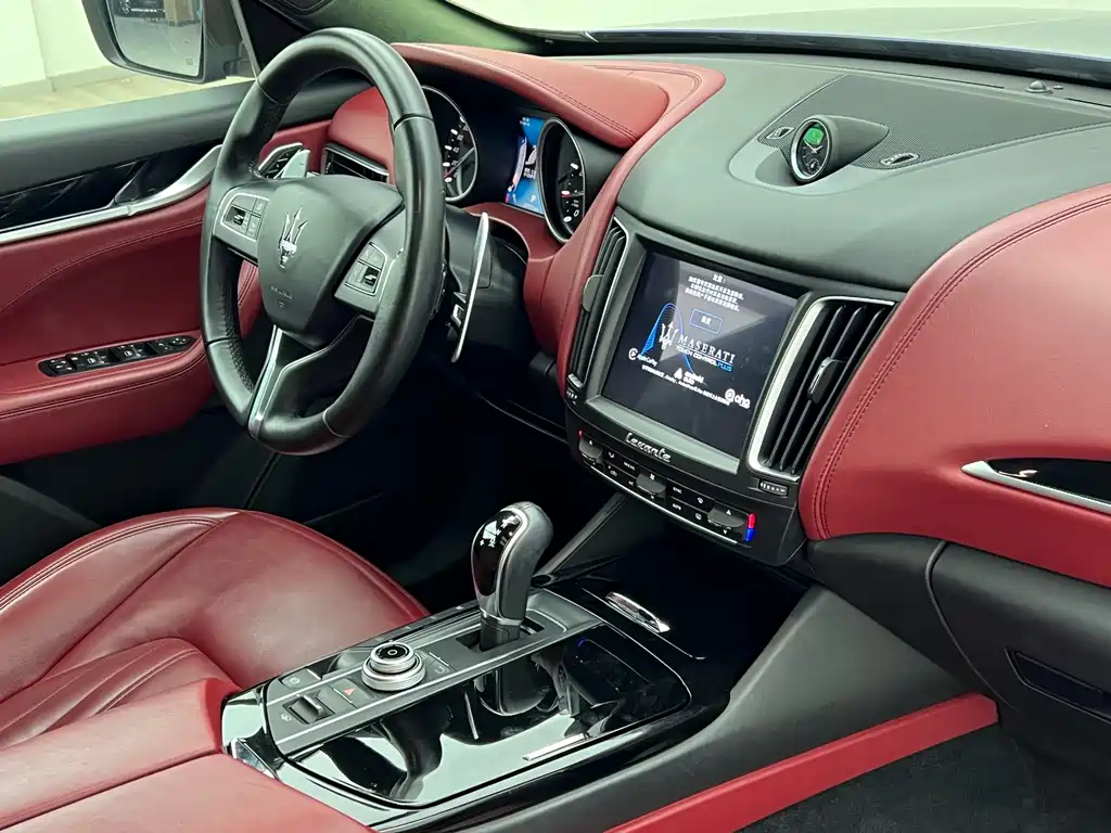 Maserati Levante 2017 — фото 23