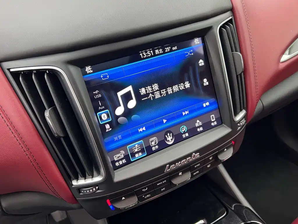 Maserati Levante 2017 — фото 17