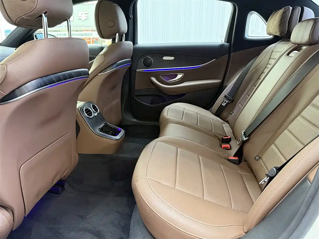 Mercedes-Benz E-Class 2022 — фото 10