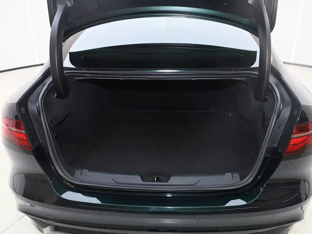 Jaguar XEL 2023 — фото 14