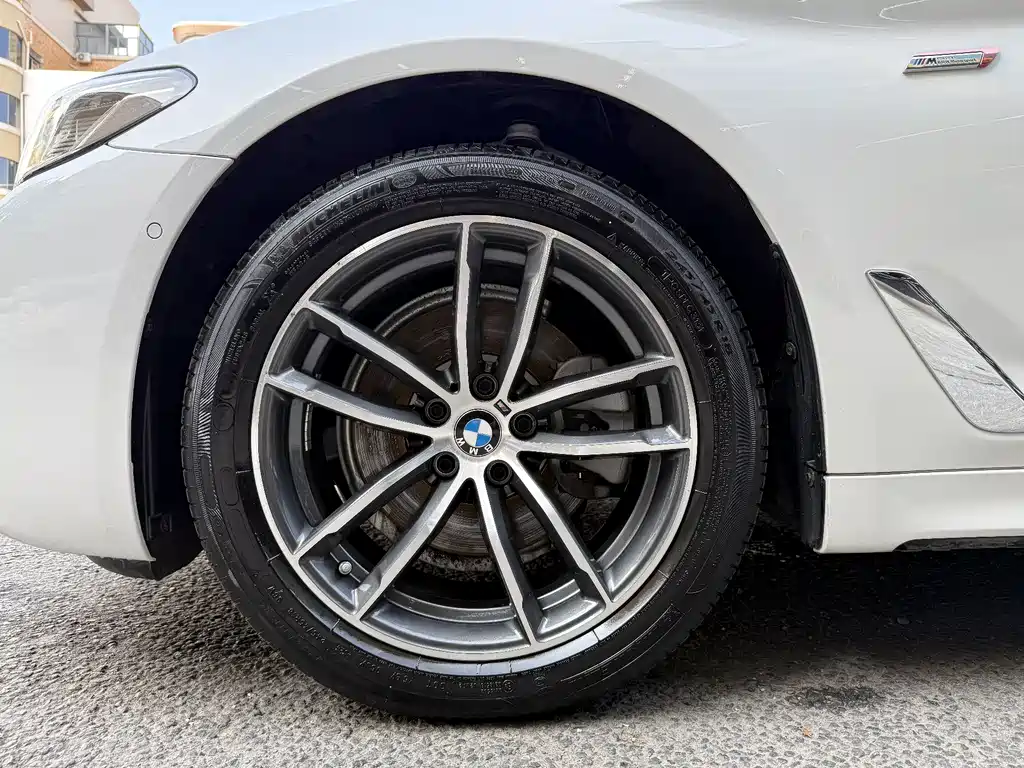 BMW 5 Series 2023 — фото 16