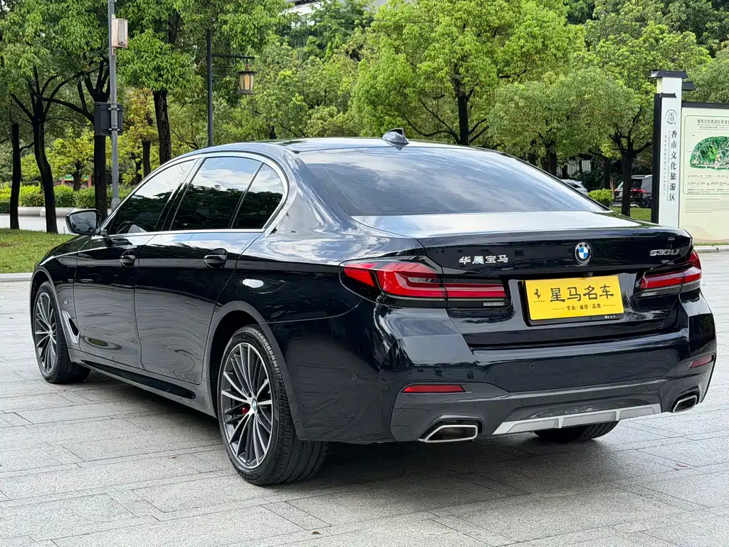 BMW 5 Series 2023 — фото 16