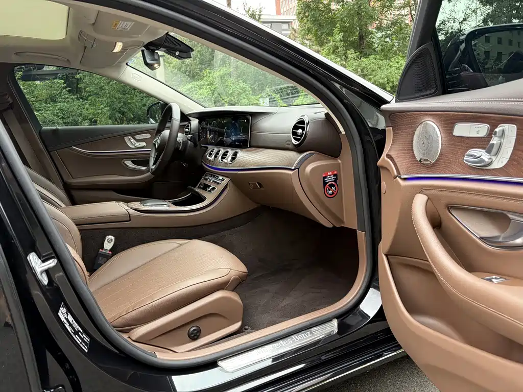Mercedes-Benz E-Class 2023 — фото 16