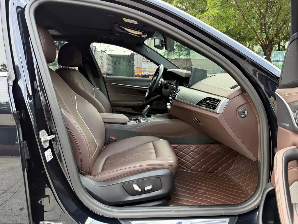 BMW 5 Series 2023 — фото 10