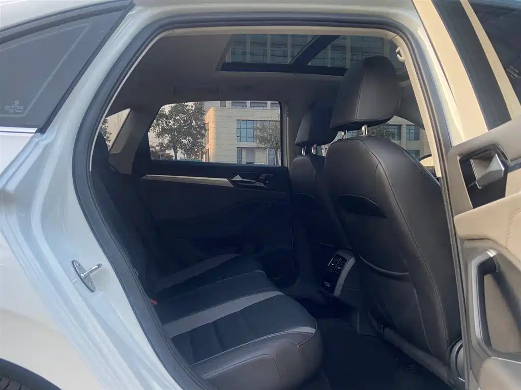 Volkswagen Sagitar 2021
