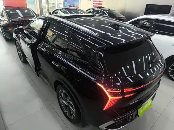 Hongqi HS3 PHEV 2025