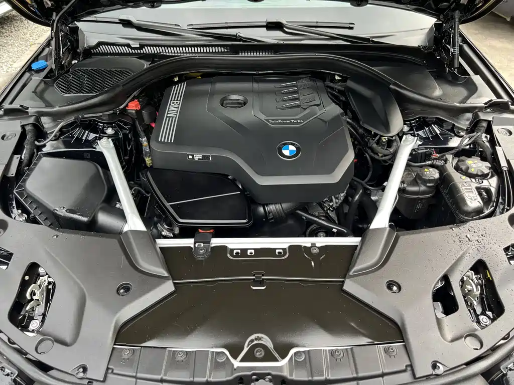 BMW 5 Series 2023 — фото 17