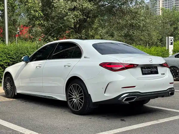 Mercedes-Benz C-Class 2024