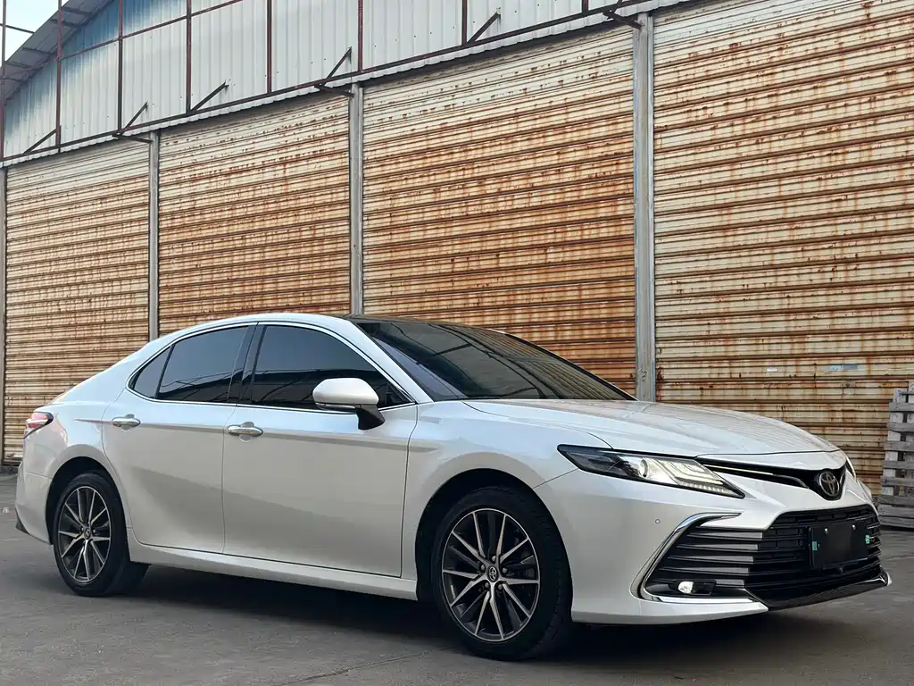 Toyota Camry 2023 — фото 3