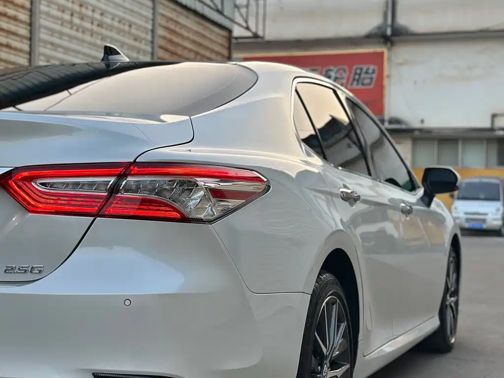 Toyota Camry 2023 — фото 27