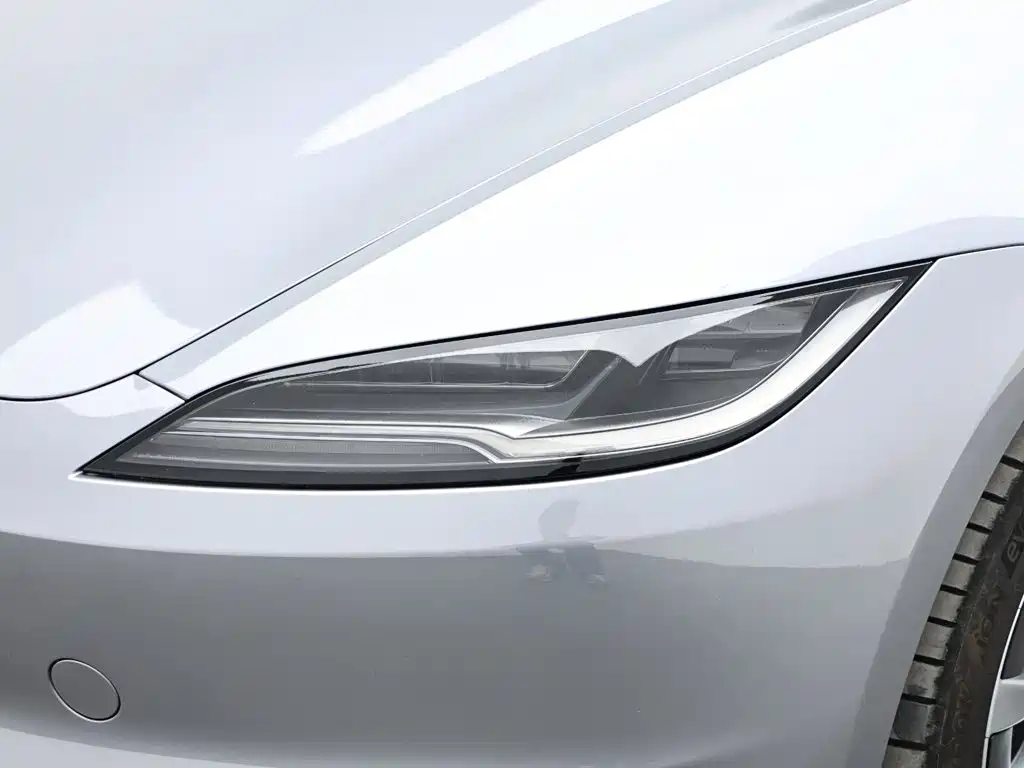 Tesla Model 3 2025 — фото 18