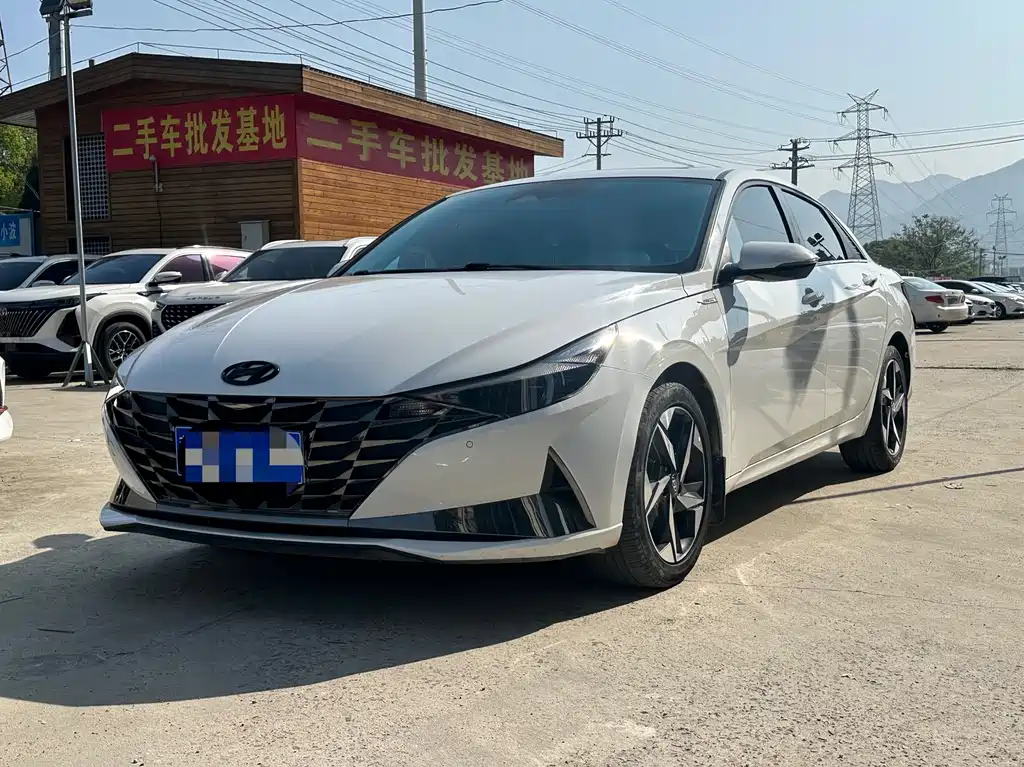 Hyundai Elantra 2022 — фото 1