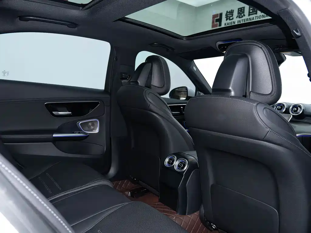 Mercedes-Benz C-Class 2023 — фото 29