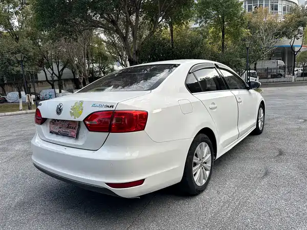 Volkswagen Sagitar 2014