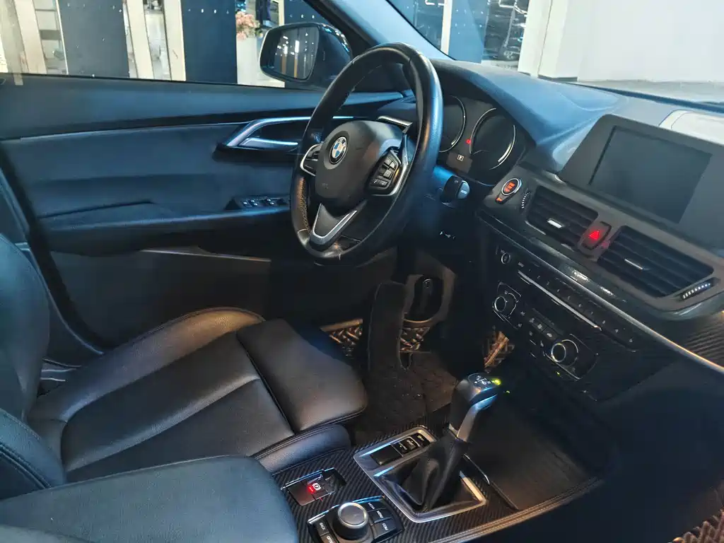 BMW 1 Series 2019 — фото 13