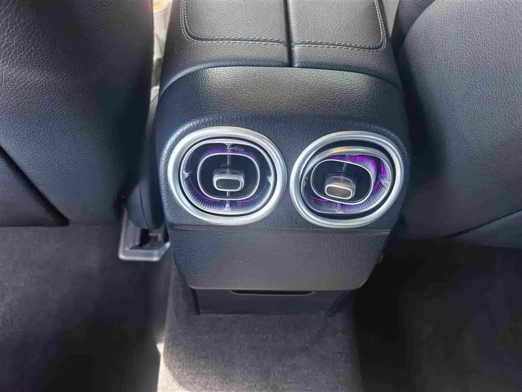 Mercedes-Benz C-Class 2025 — фото 10