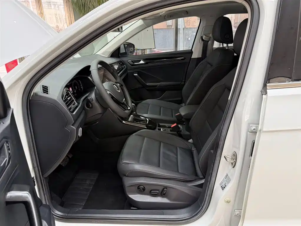 Volkswagen T-Roc 2023 — фото 16