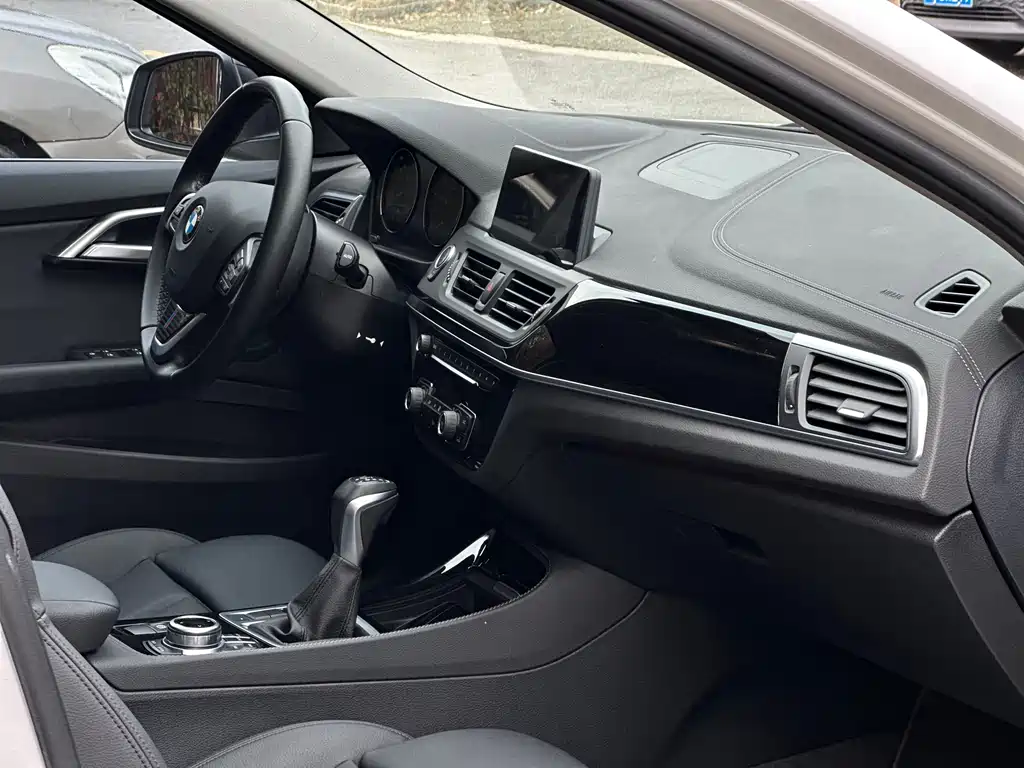BMW 1 Series 2017 — фото 10