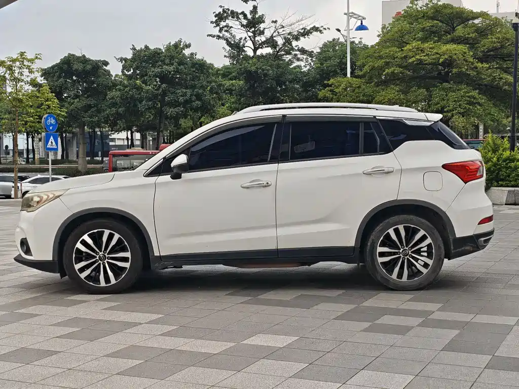 GAC Trumpchi GS4 New Energy 2017 — фото 9