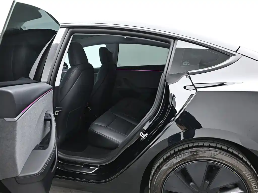 Tesla Model 3 2025 — фото 14