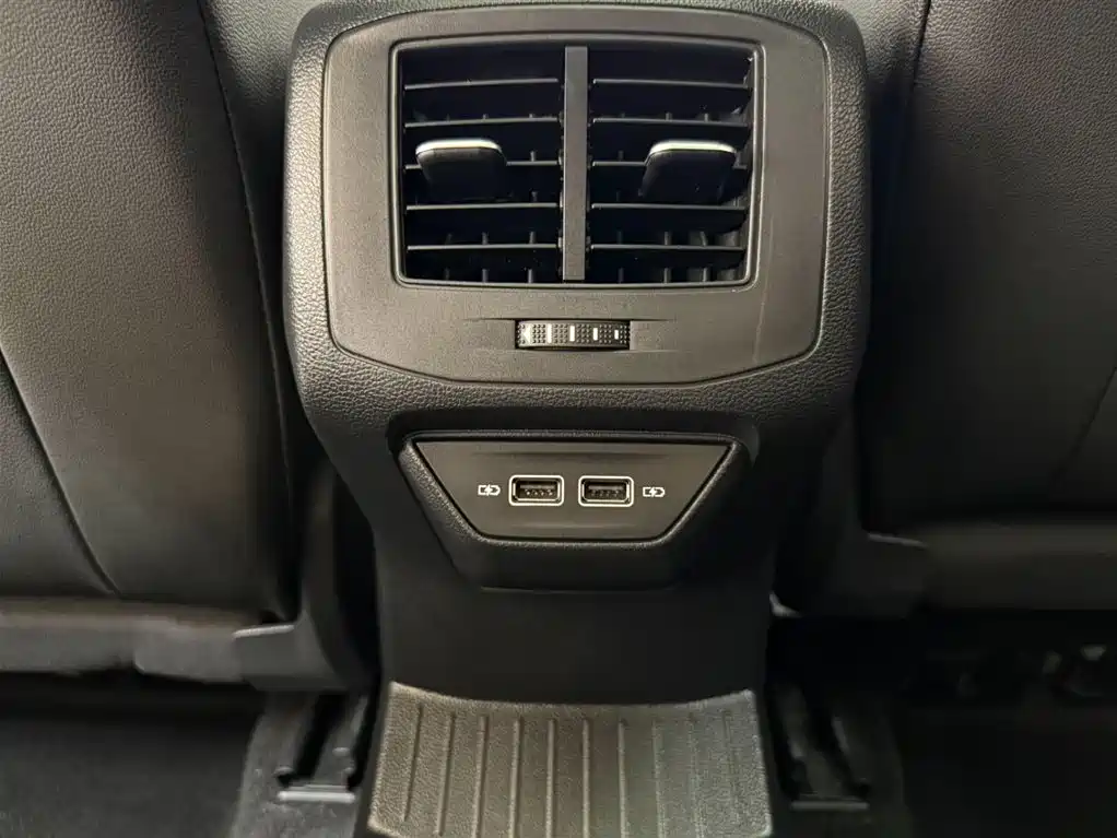 Volkswagen T-Roc 2023 — фото 19
