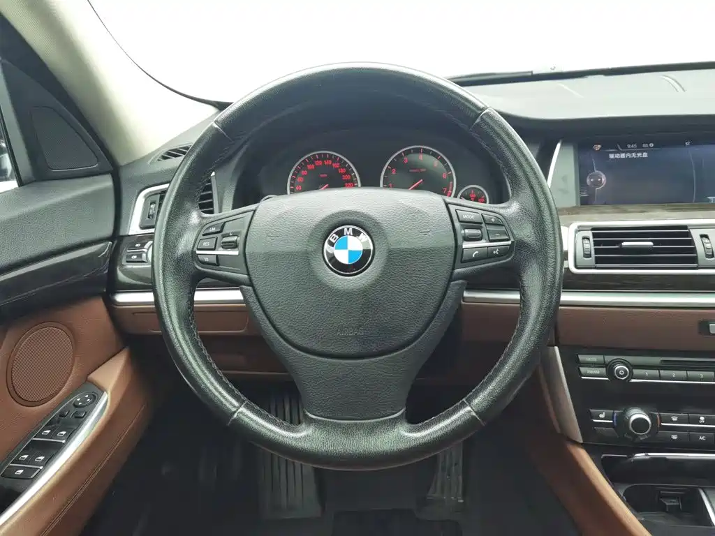 BMW 5 Series GT 2015 — фото 11