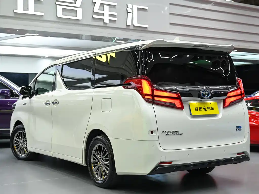 Toyota Alphard 2022 — фото 6