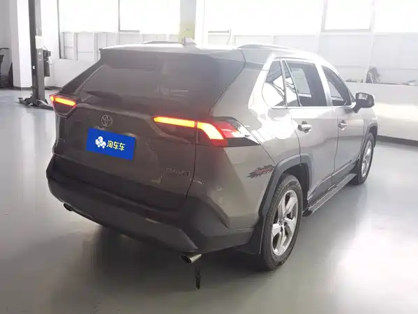 Toyota RAV4 2021