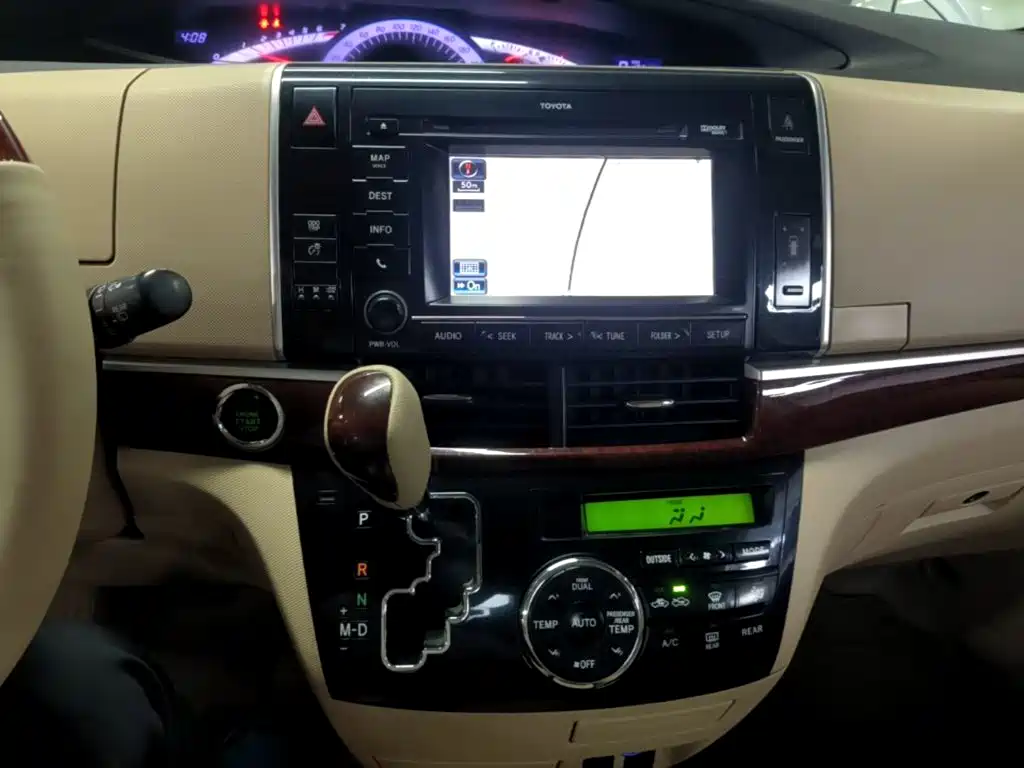 Toyota Previa 2015 — фото 13