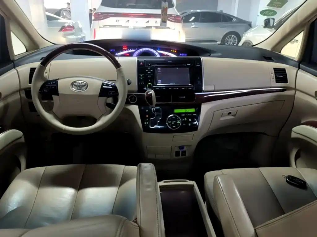 Toyota Previa 2015 — фото 10