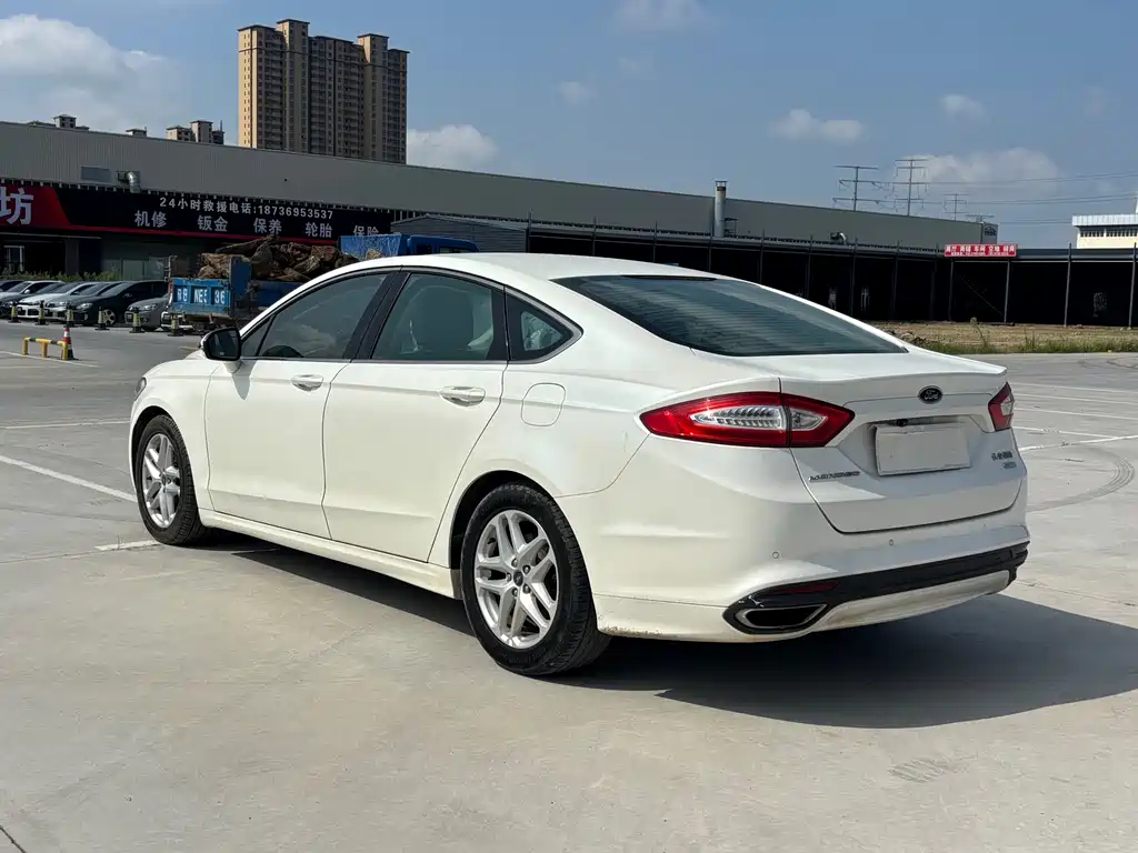 Ford Mondeo 2016 — фото 19