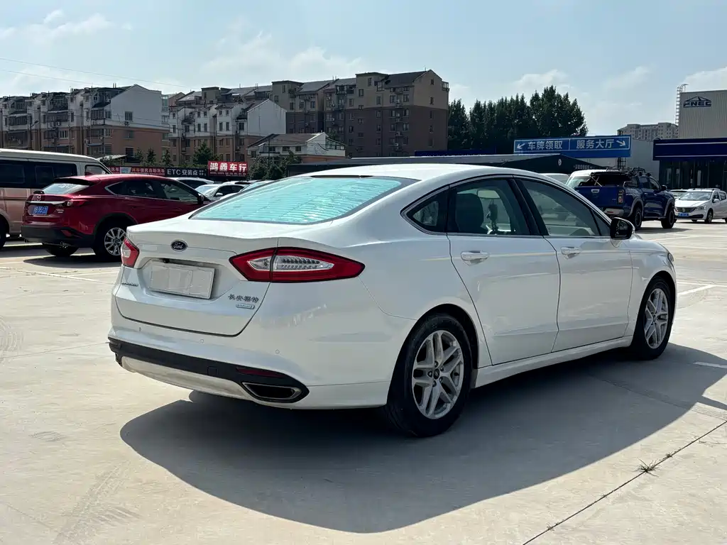 Ford Mondeo 2016 — фото 17