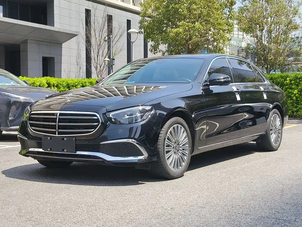 Mercedes-Benz E-Class 2023 — фото 1