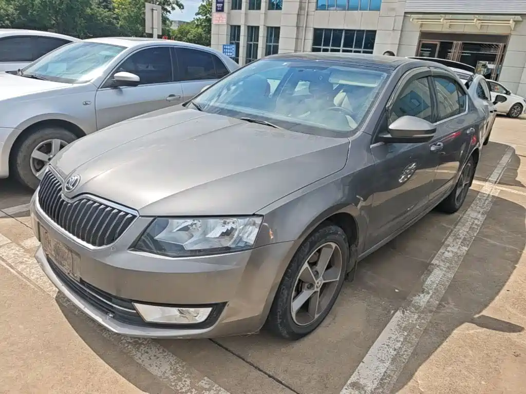 Skoda Octavia 2015 — фото 1