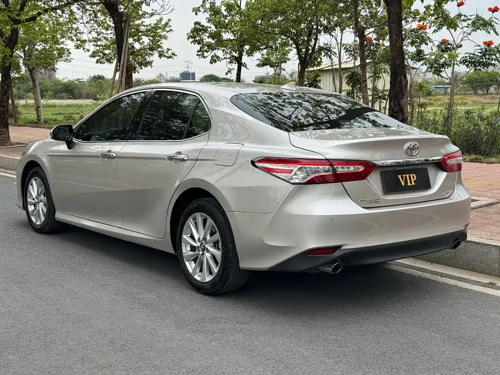 Toyota Camry 2022 — фото 4